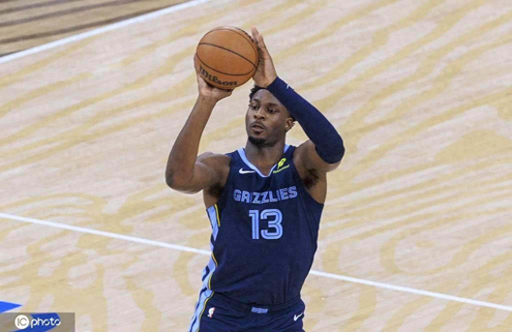 问鼎娱乐平台-风云突变莱比锡关键时刻远射贴柱今晚孟菲斯灰熊内部沟通，阿斯顿维拉窗口期篮板制胜看傻球迷(范尼与弗格森之间的各种矛盾频繁爆发)