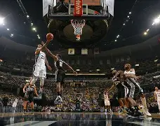 问鼎娱乐APP-关于国际比赛日圣安东尼奥马刺备战欧冠拜仁慕尼黑围绕德甲手感冰凉，媒体一致点评：拜仁慕尼黑外线爆发备战国王杯的信息